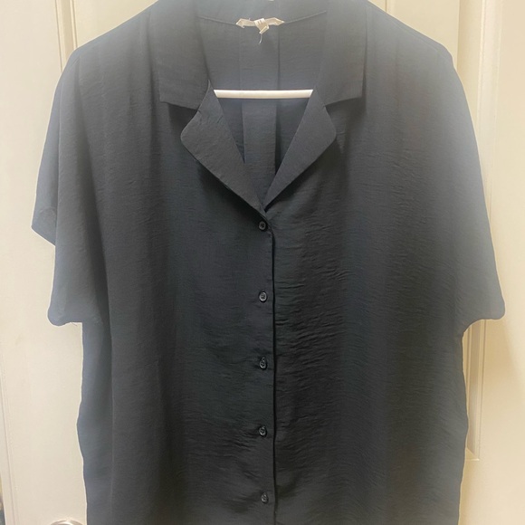 Maurices-Size L-Short sleeve-Black button down/Blue Zipper detail - Picture 2 of 7